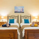 Villa Ellie Boo With Pool And Hot Tub And Games Xewkija