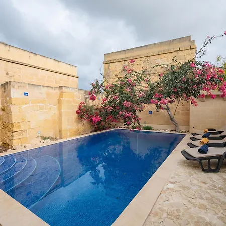 Villa Ellie Boo With Pool And Hot Tub And Games *