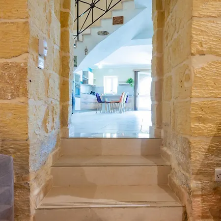 Villa Ellie Boo With Pool And Hot Tub And Games Xewkija
