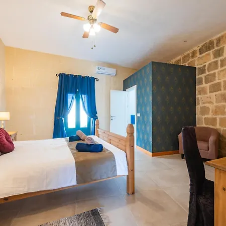 Villa Ellie Boo With Pool And Hot Tub And Games