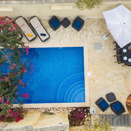 Villa Ellie Boo With Pool And Hot Tub And Games *