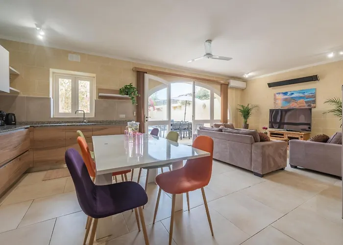 Ellie Boo With Pool And Hot Tub And Games Vila Xewkija