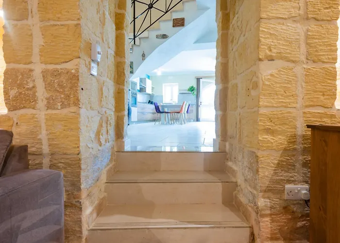 Vila Ellie Boo With Pool And Hot Tub And Games Xewkija