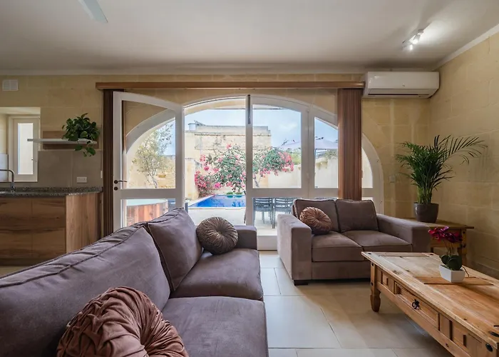 Ellie Boo With Pool And Hot Tub And Games Xewkija