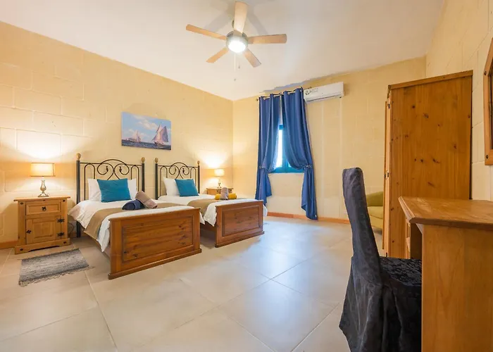 Ellie Boo With Pool And Hot Tub And Games Vila Xewkija