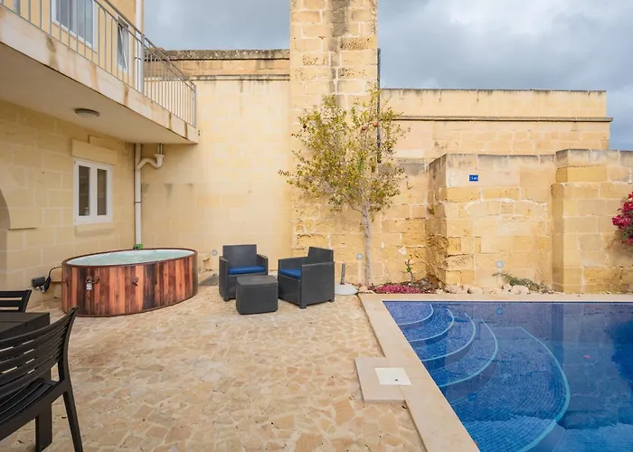 Ellie Boo With Pool And Hot Tub And Games Vila Xewkija